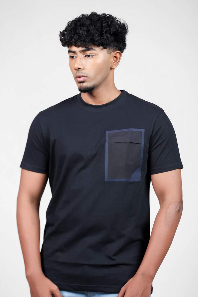 Obsidian Chamber Fabric-Mixed Pocket Black T-Shirt for Men – Crew Neck Edition